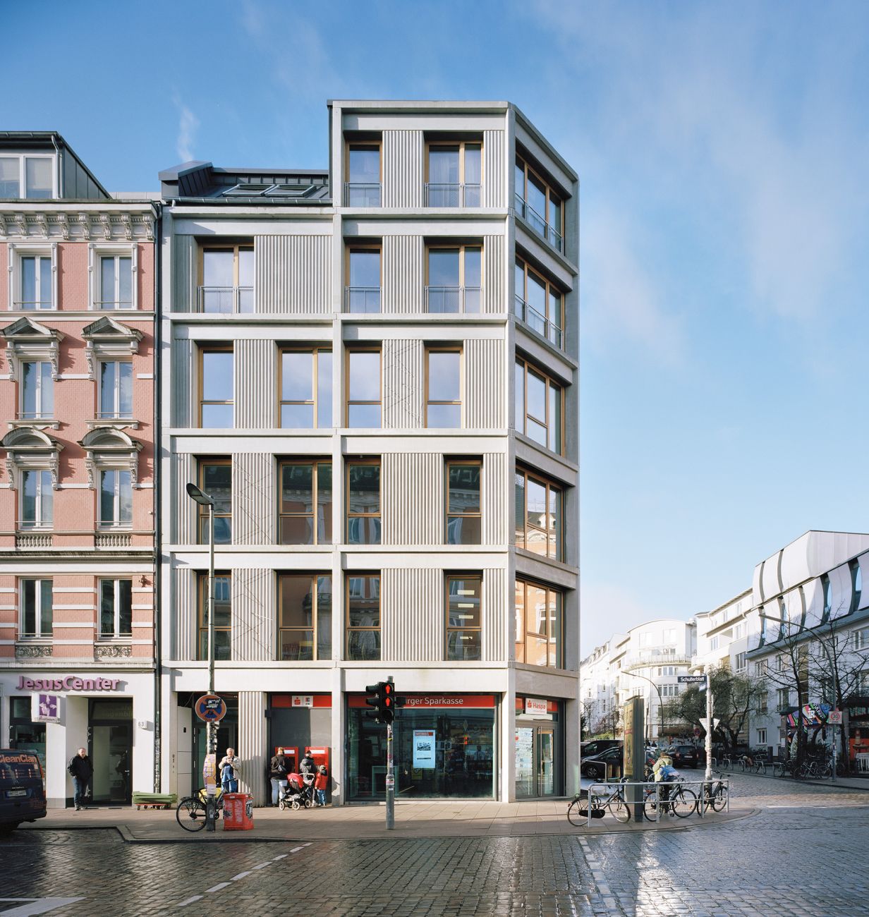 Schulterblatt Hamburg Haspa Schulterblatt, LH Architekten Landwehr Henke + Partner, Architekturfotografie, Architekturfotografie Hamburg, Schulterblatt Hamburg, Betonfassade, Fotografie Dorfmüller Klier, Dorfmüller Klier 