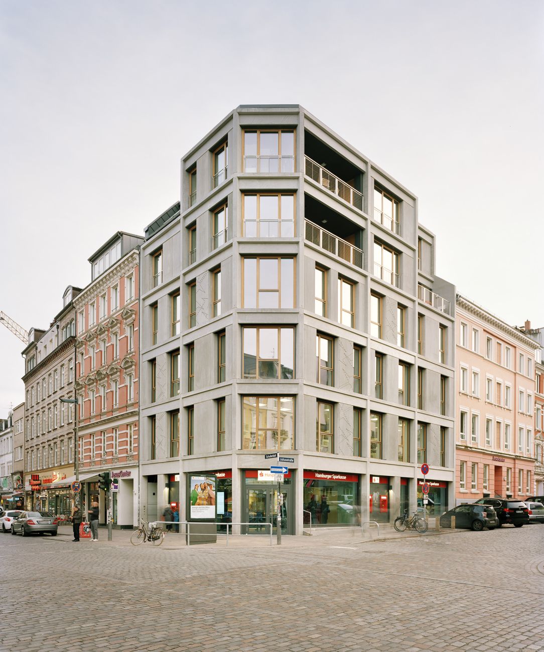 Schulterblatt Hamburg Haspa Schulterblatt, LH Architekten Landwehr Henke + Partner, Architekturfotografie, Architekturfotografie Hamburg, Schulterblatt Hamburg, Betonfassade, Fotografie Dorfmüller Klier, Dorfmüller Klier 