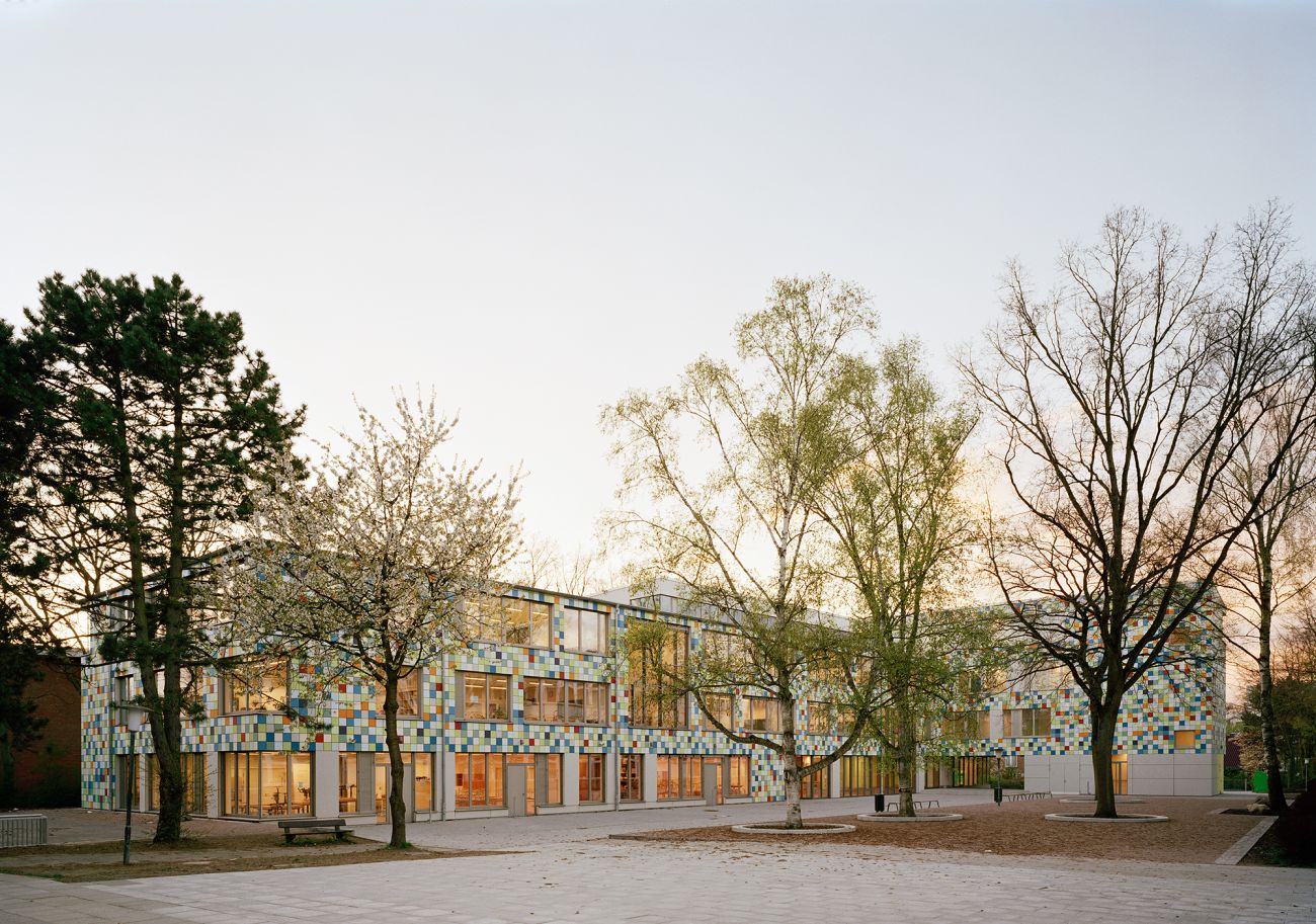 Campus Rissen Hamburg Campus Rissen Hamburg, Stadtteilschule Rissen, Eternit Fassade, zweitraum Büro für Architektur, Architekturfotografie Hamburg, Fotografie Dorfmüller Klier 