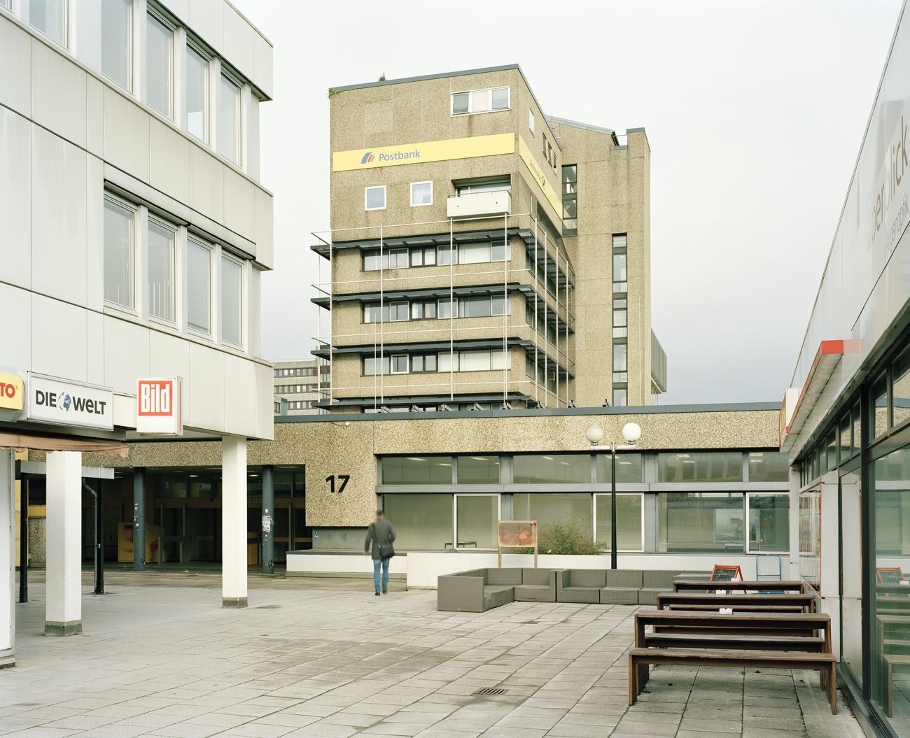 Bürostadt City Nord Fotografie Dorfmüller Klier, City Nord, Hamburg City Nord, Hamburg, Nachkriegsmoderne, Bürostadt, Gerhard Weber und Georg Küttinger, 70er Jahre-Architektur, Reissbrett-Planung, Architekturfotografie Hamburg, KSP Architekten Braunschweig 