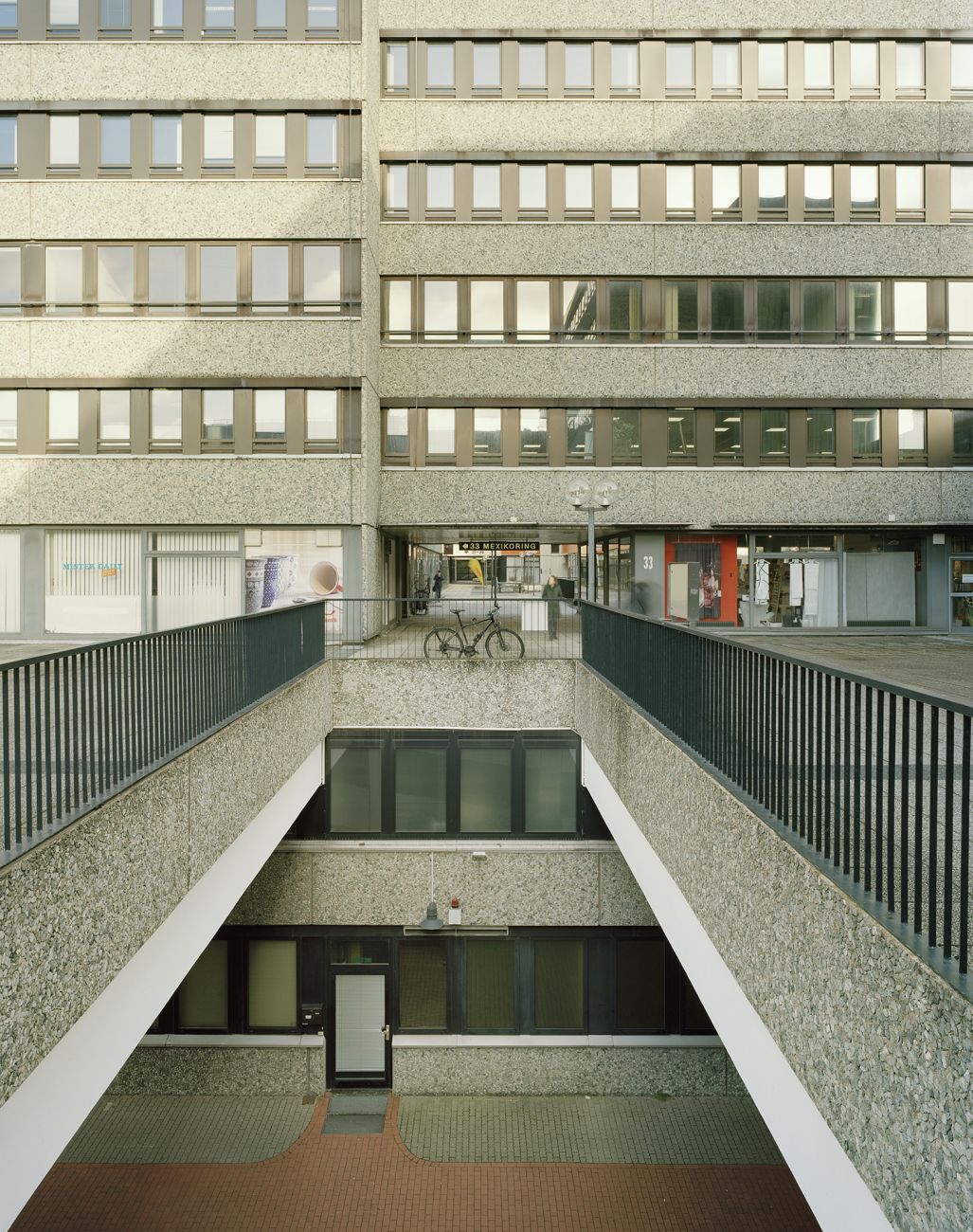 Bürostadt City Nord Fotografie Dorfmüller Klier, City Nord, Hamburg City Nord, Hamburg, Nachkriegsmoderne, Bürostadt, Gerhard Weber und Georg Küttinger, 70er Jahre-Architektur, Reissbrett-Planung, Architekturfotografie Hamburg, KSP Architekten Braunschweig 