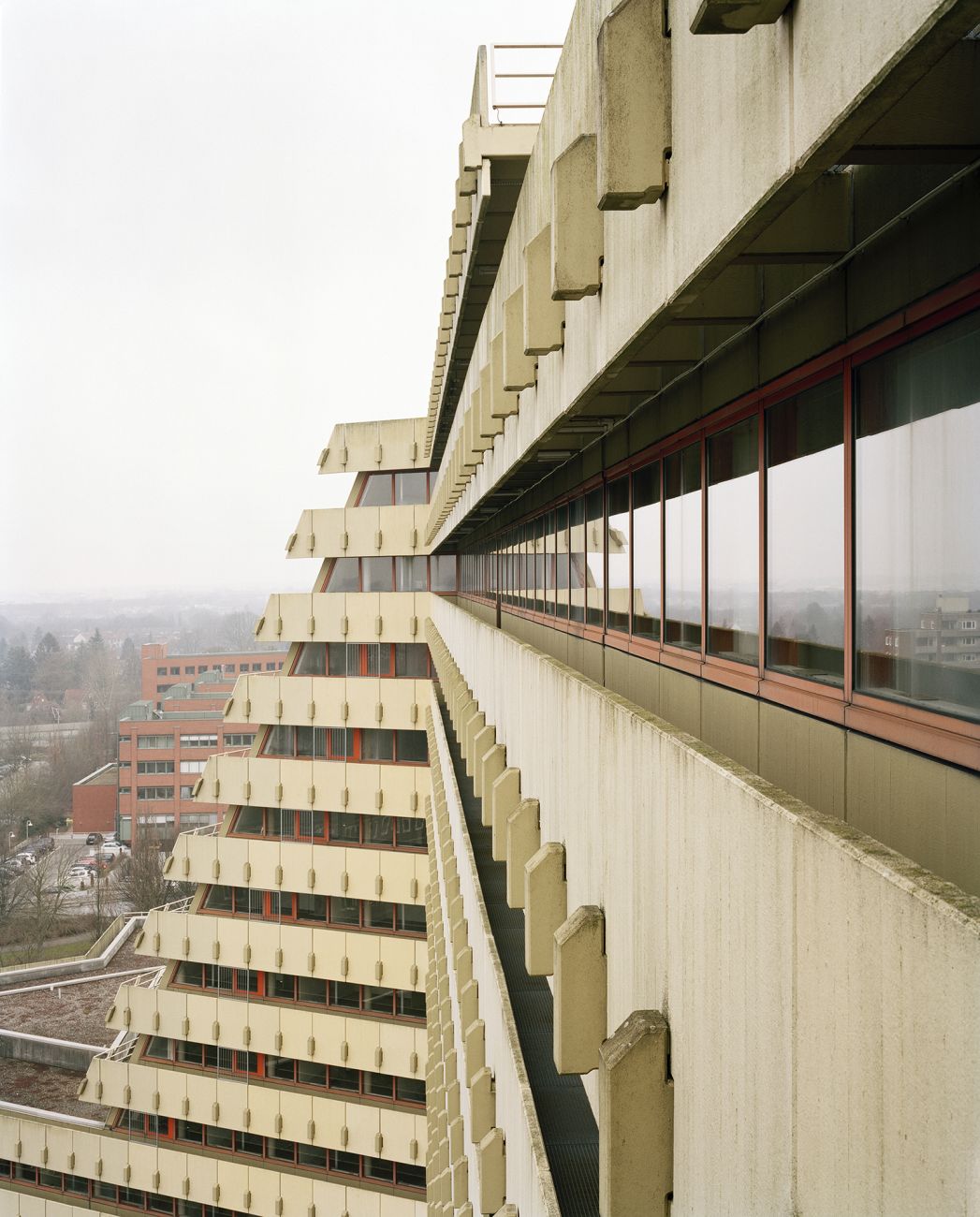 Bürostadt City Nord Fotografie Dorfmüller Klier, City Nord, Hamburg City Nord, Hamburg, Nachkriegsmoderne, Bürostadt, Gerhard Weber und Georg Küttinger, 70er Jahre-Architektur, Reissbrett-Planung, Architekturfotografie Hamburg, KSP Architekten Braunschweig 