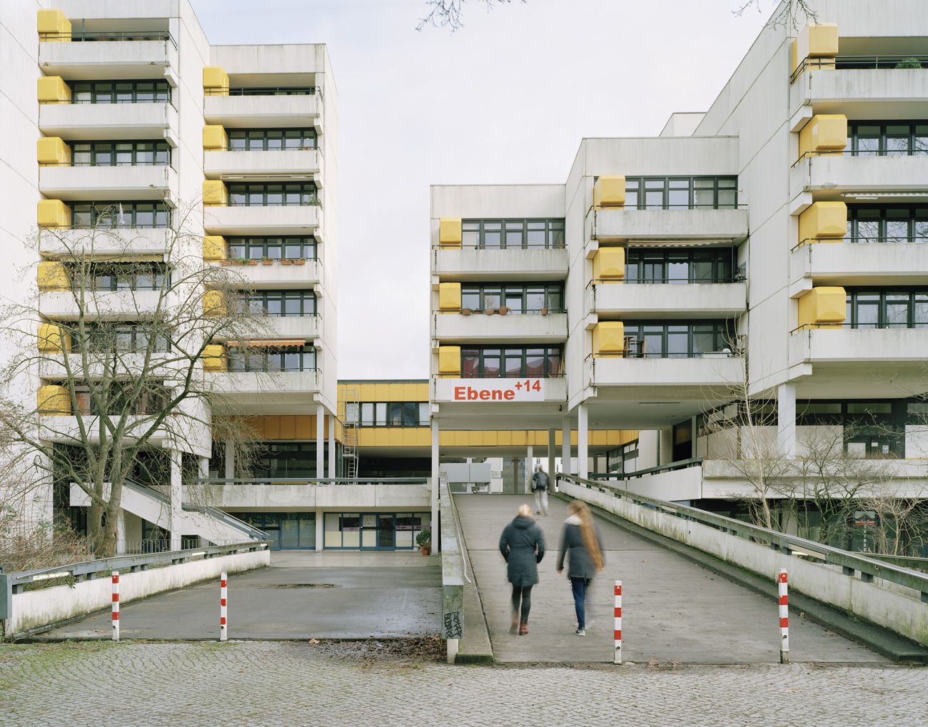 Bürostadt City Nord Fotografie Dorfmüller Klier, City Nord, Hamburg City Nord, Hamburg, Nachkriegsmoderne, Bürostadt, Gerhard Weber und Georg Küttinger, 70er Jahre-Architektur, Reissbrett-Planung, Architekturfotografie Hamburg, KSP Architekten Braunschweig 