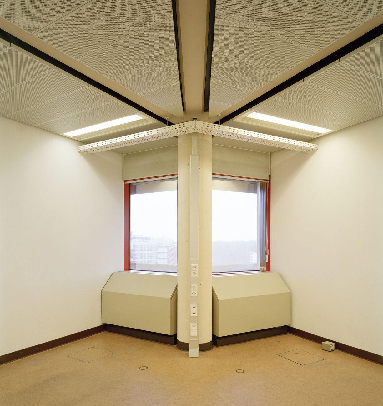 Bürostadt City Nord Fotografie Dorfmüller Klier, City Nord, Hamburg City Nord, Hamburg, Nachkriegsmoderne, Bürostadt, Gerhard Weber und Georg Küttinger, 70er Jahre-Architektur, Reissbrett-Planung, Architekturfotografie Hamburg, KSP Architekten Braunschweig 